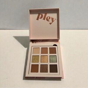 Pley Eyeshadow Palette - Nudie